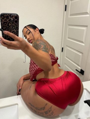 Sweet-as-candy girlfriend experience with oral, vaginal, anal & BBJ - 1