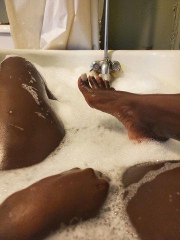 Queens NY Female Escort — quick play, short-time today (26) - 1