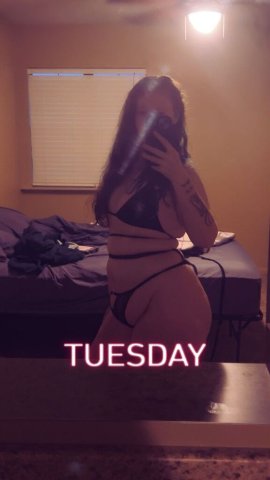 Oklahoma City Female Escort — wet tight pussy & fat ass rub - 1