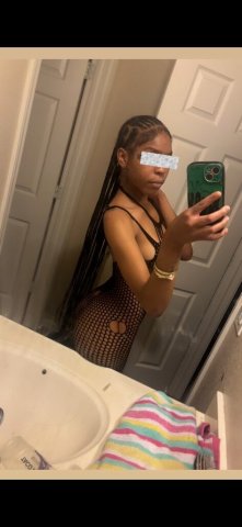 Sacramento CA 6 Foot Escort for Adult Relaxed Dates - 1