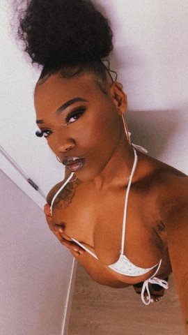 Redding Female Escort — Incalls, Outcalls, Massages, DOM - 1