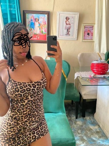 Houston Female Escort — Brunette Girl (Available Now) - 1