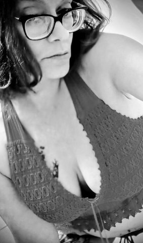 Northwest Reno Petite Outcall Only Female Escort - 1