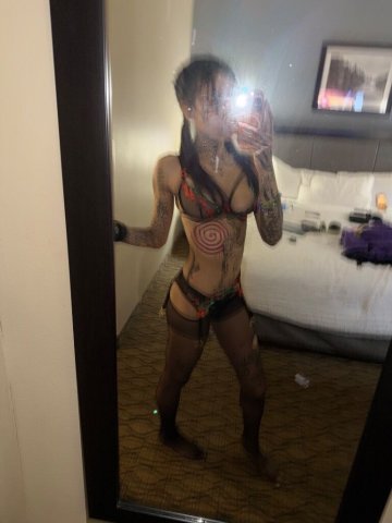 Tatted Petite Freak in Detroit — discreet pleasure, outcall or incall - 1