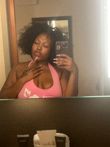Los Angeles Barbie-Style Female Escort — Clean, Professional & Thicc - 1