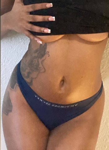 Petite female escort in Baton Rouge — clean, tight vibes - 1