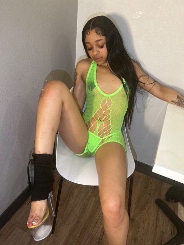 San Francisco In-Call Petite Adult Escort — Massage Included, Video Call Verification - 1