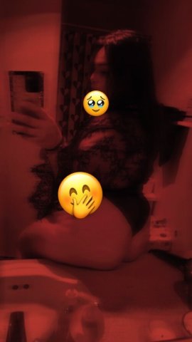Valeria  (26) — Seattle Thick Latina Escort, Outcalls - 1