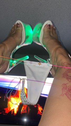 Ames, IA Female Escort — coming soon (blowjobs) - 1