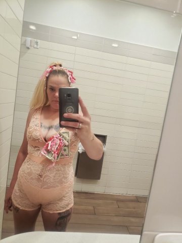 Dayton Female Escort — 5'11 blonde, long hair - 1