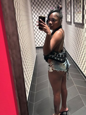 Chocolate petite escort (SEXP) in Colorado Springs — 5'0, cam + incall/outcall - 1