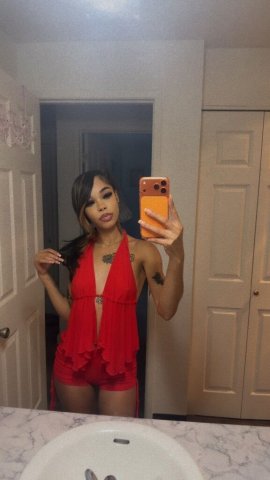 Seattle Petite Upscale 5⭐ Companion — Dinner Dates, Overnights & NURU - 1