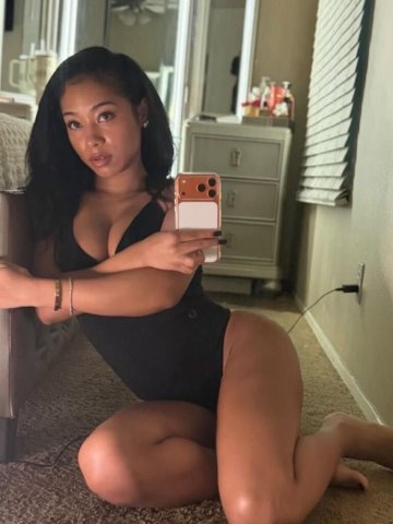 Sexy 22-Year-Old Brown Girl — Clarksville TN - 1