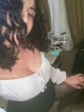 Canoga Park Cougar Escort for GFE & Full Service - 1