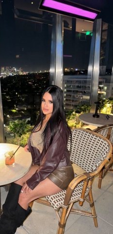 Norfolk VA Female Escort — Petite Elegant Look - 1