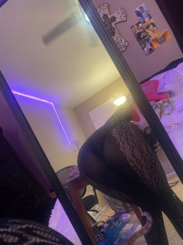 Petite white girl (19) ready for a pleasure-focused session - 1