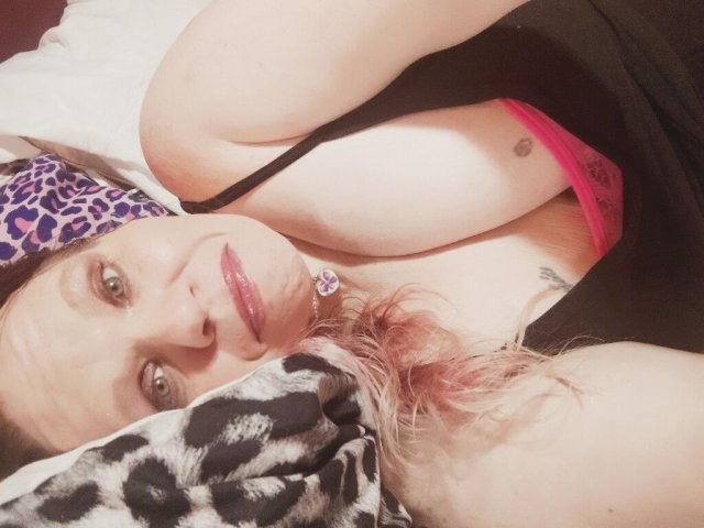 Hamilton Ohio Redhead Female Escort — Lingerie, Thigh-Highs, Giving Head - 1