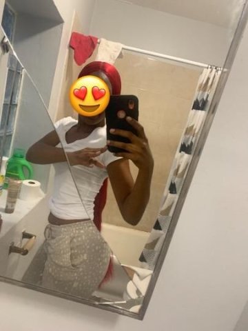 Chicago, IL Female Escort — QV & HHR Pricing (No PIMPS, No Bare Services) - 1