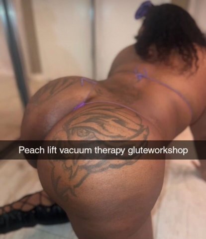 Sweet, laidback upscale ebony escort in Tampa, Florida (discreet) - 1