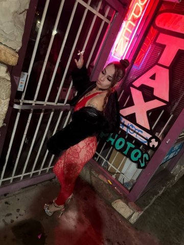 San Fernando Valley Petiten Female Escort — Outcalls, Incalls, Car Play & Foot Fetish - 1