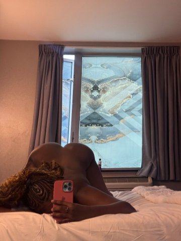 Queens In-Calls Only: Squirt Queen & MILF Mommy - 1