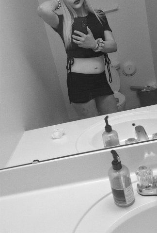 St. Louis Female Escort — Light Banter & Laughs - 1