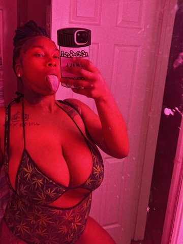 Clarksville Brazilian Content Creator & Party Friendly Escort — Car Dates Only - 1