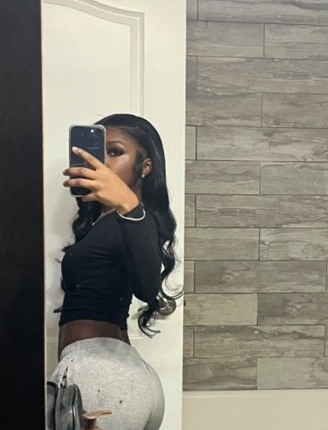 Denver Petite Female Escort — In/Outcall & Car Date - 1