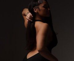 Gianna — Green-Eyed Latina Escort in Everett, WA (Late Nights) - Image 2