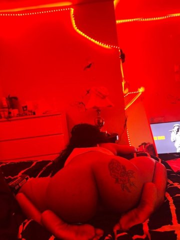 High-Class In-Call Female Escort in Greensboro — Mature Gentleman Only - 1