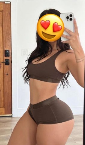 Affectionate Female Escort in Ventura, CA with a Cozy Meet-Up Space - 1
