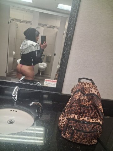 Tacoma Female Escort — discreet bubble boot y beauty incall - 1