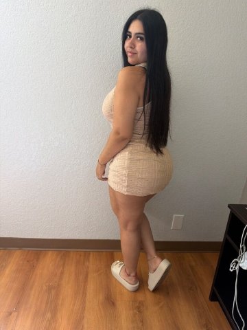 Chica hermosa en Charlottesville, VA — masaje y compañía - 1