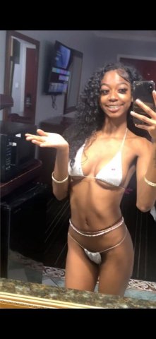 Petite 5’4 Female Escort — Clean & Upscale Gentlemen Only (Los Angeles) - 1