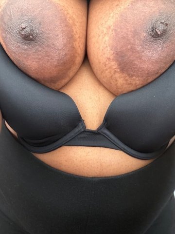 Lakeville Female Escort — Bare Blowjobs & Carplay - 1