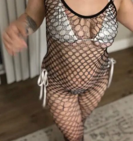 Linzy in Bowling Green, KY — Discreet female escort (no car dates, no trades) - 1