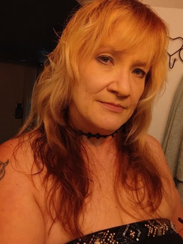 Portland Outcall Female Escort — Discreet Pleasure & Comfort - 1