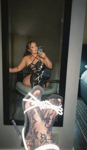 Philadelphia Blonde Playmate Escort — Private Incall in Northern Liberties/Fishtown (HR sessions) - 1
