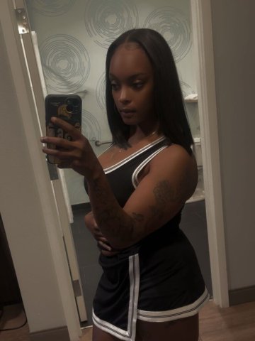 Annie — Short-Term Upscale Outcall Female Escort (Cincinnati) - 1