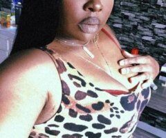 Miss Yaya — Bend, Oregon Throat Goat  VIP Companion - Image 11