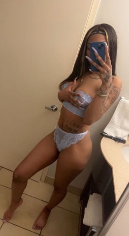 Slim Waist & Pretty Face — One-Night Female Escort (Pittsburgh) - 1