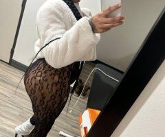 Outcalls with a lightskin mature escort (Gentlemen only) — OC - Image 2