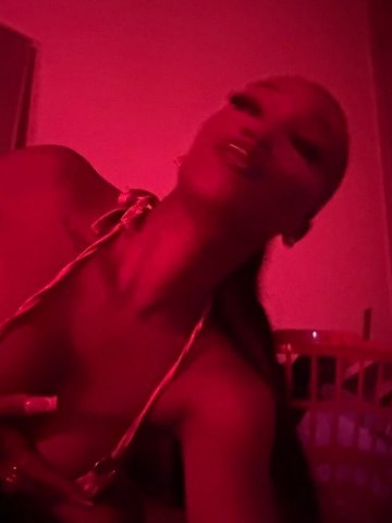 New Girl Outcall Only — Petite Brown-Skinned Female Escort (Olympia, WA) - 1
