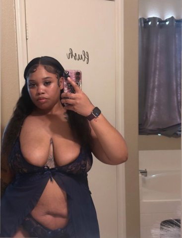 Pittsburgh Female Escort — FT show, thick thighs & soft skin - 1