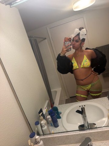 BUBBLES — 5'7 hazel eyes, smooth soft skin (Inland Empire) - 1