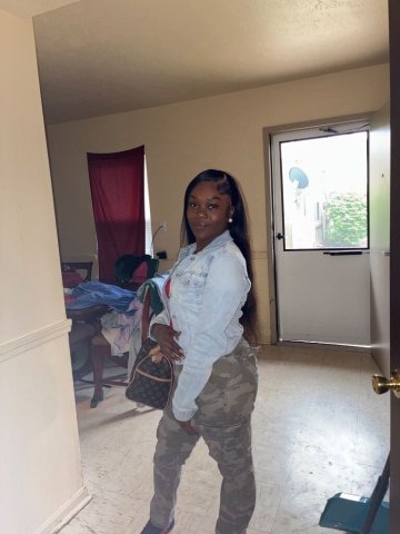 Gud energy—slim thick, laid-back vibe - 1