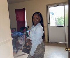 Harrisburg escorts - Gud energy—slim thick, laid-back vibe