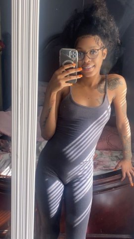 Louisville KY Female Escort — incall/outcall and time options - 1