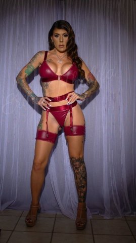 Tattooed, curvy escort with content available (incalls & outcalls) — Flagstaff/Sedona - 1