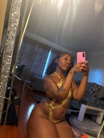 Hennessy — Seattle Female Escort for Fetish-Friendly Sessions - 1